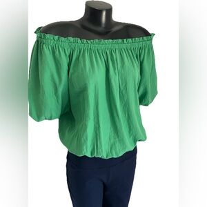 EASEL LA Kelly green off the SHOULDER Luxury short SLEEVED TOP BLOUSE EUC medium